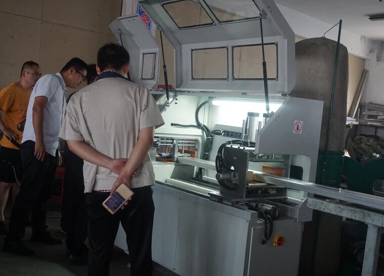 【河南】散熱器切割有毛邊？DS-A450全自動(dòng)鋁型材切割機(jī)鋸切無毛刺